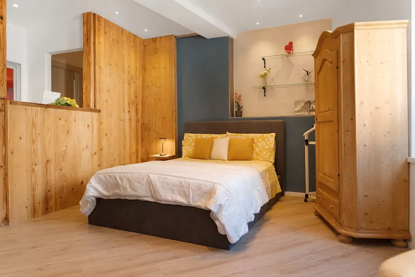 Leonard Chalet House - Image 1
