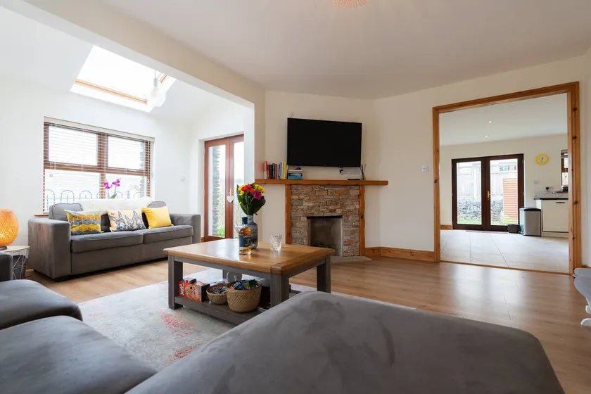 Townside Stay - New Town Dingle - Image 1