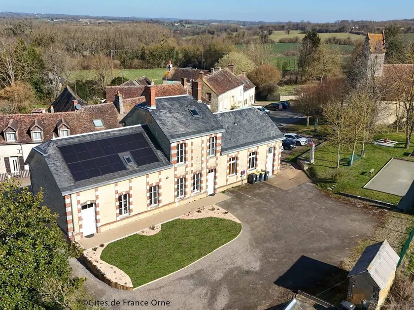 Large bright gîte in the heart of Perche, adapted for people with reduced mobility - Image 1