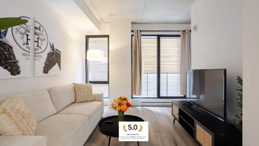 Roomy 1BR Getaway | MTL Old Port - Image 1