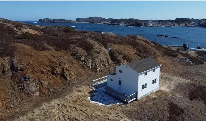 Salty B'y Cottage - Image 1