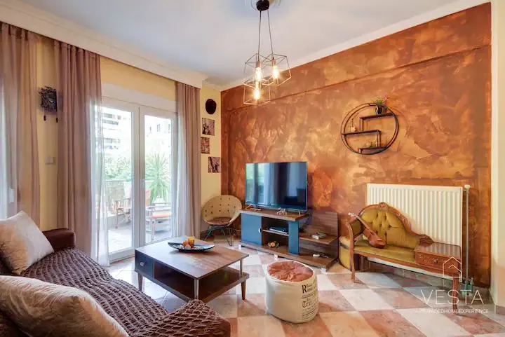 East City Living Apt - Netflix - Image 1