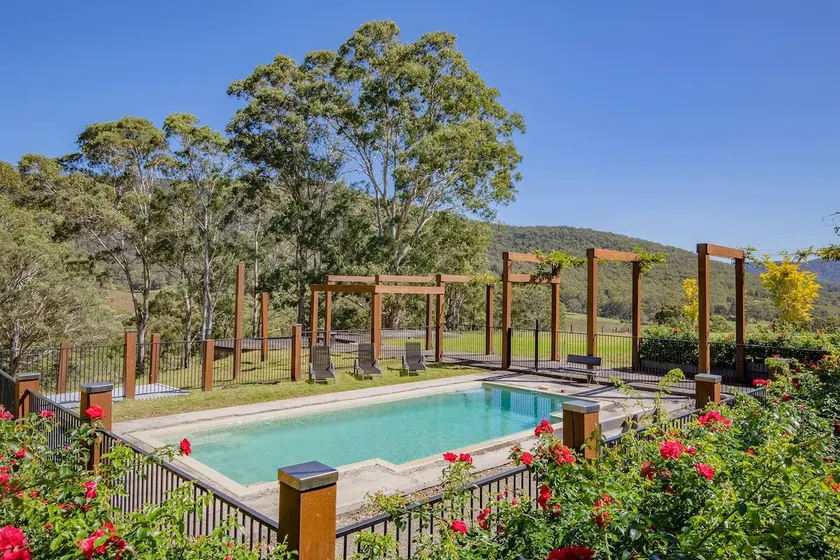 La Roseraie—Elegant Hunter Valley Vines Homestead - Image 1