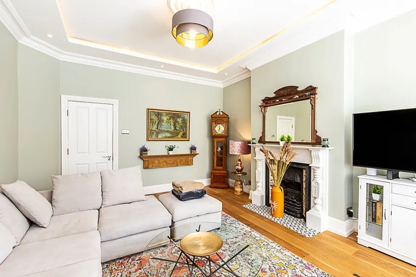 Chic Garden Flat in Leafy Ealing - Image 1