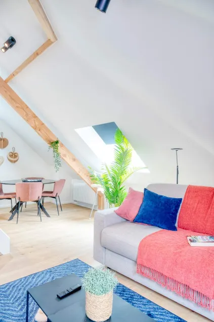 Cozy Rooftop Apartment with Mezzanine - Image 1