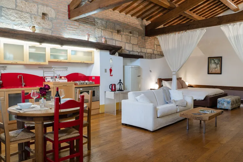 Voltumna Apartment Suite - Image 1