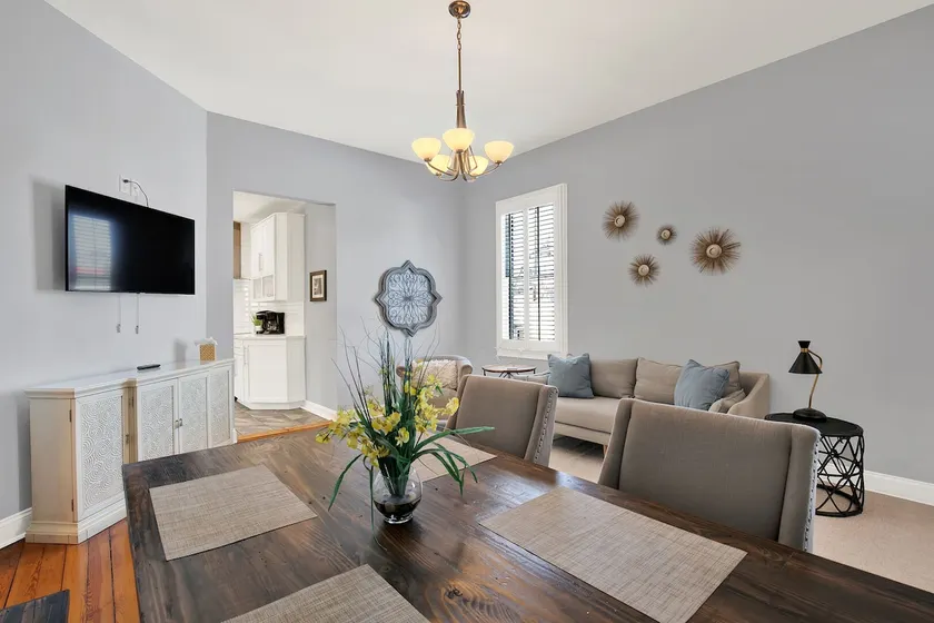Walkable Home in Thomas Square, Heated Pool Access - Image 1