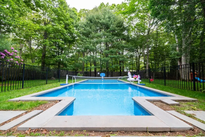 Heated Pool, Fire pit and Kids Games - Image 1