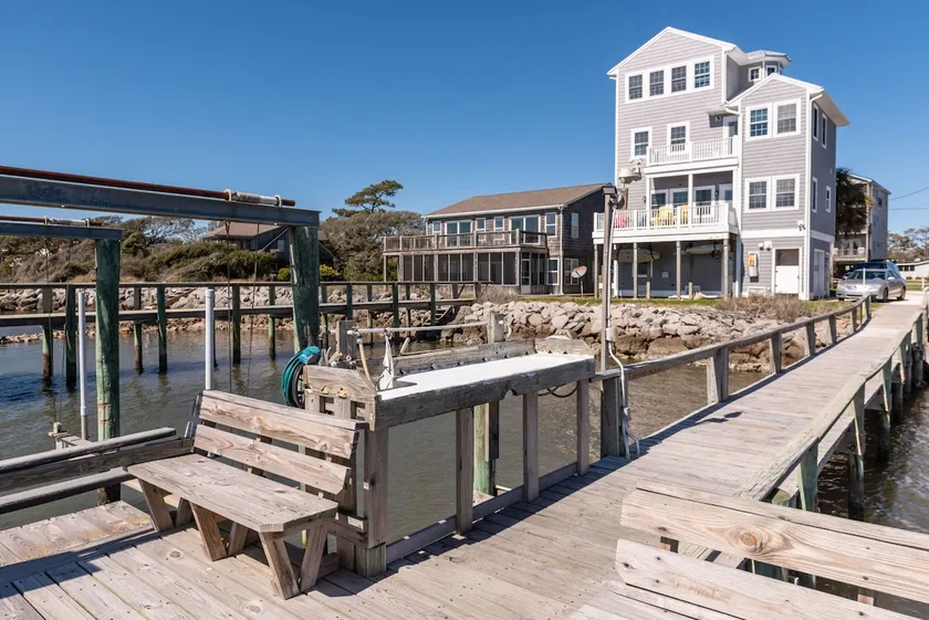 The Lookout Waterfront Escape - Image 1