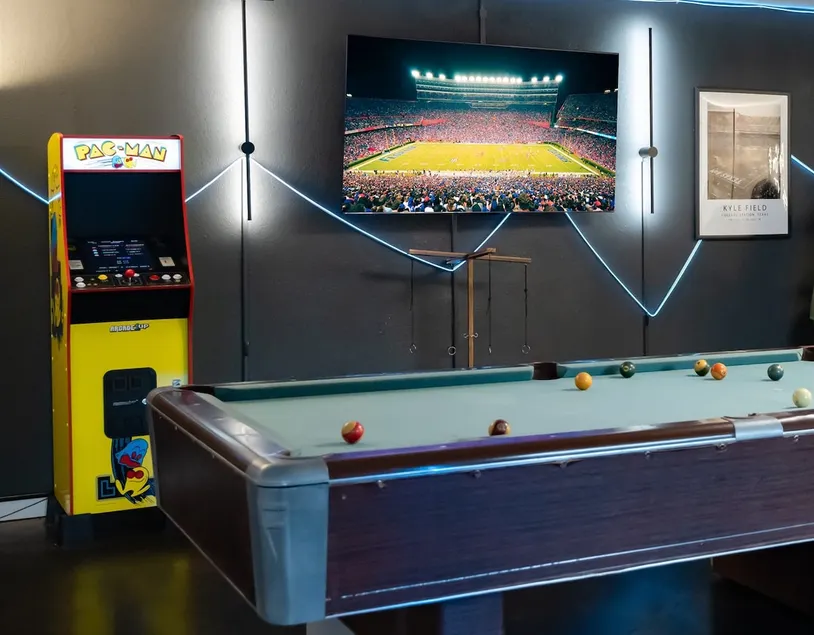 Game Room Fun • Mini Golf • Sleeps 12 - Image 1