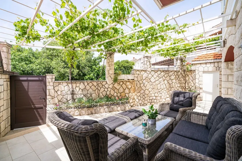 Holiday Home King - Image 1