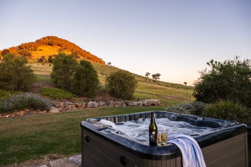 Allambie - Poolside Elegance in Mudgee Countryside - Image 1