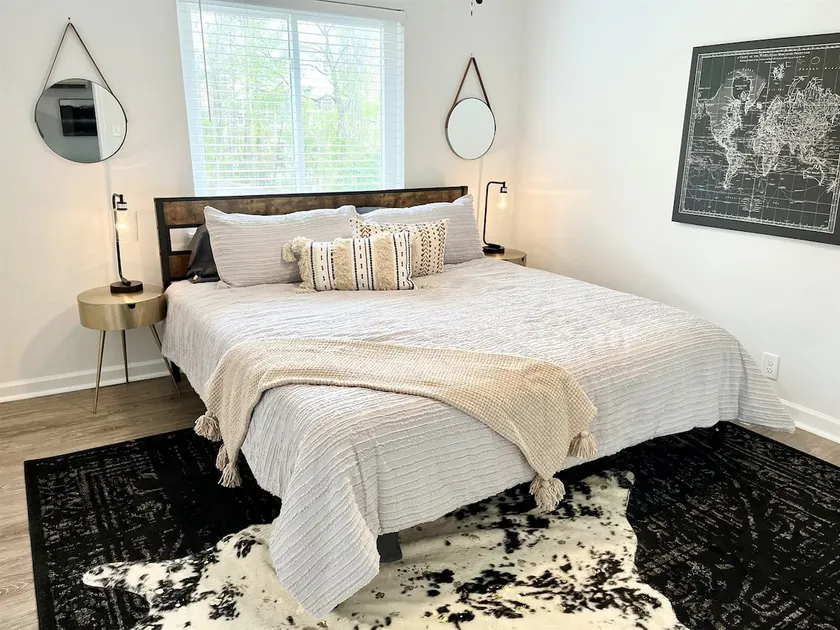 D3-Vulcan's Double Suite-King Beds/Workspace/Pets - Image 1