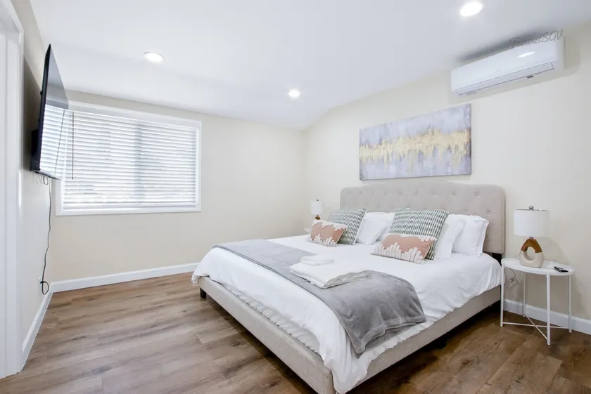 Modern 3BR Home + Parking + Near DTLA #TravelSGV - Image 1
