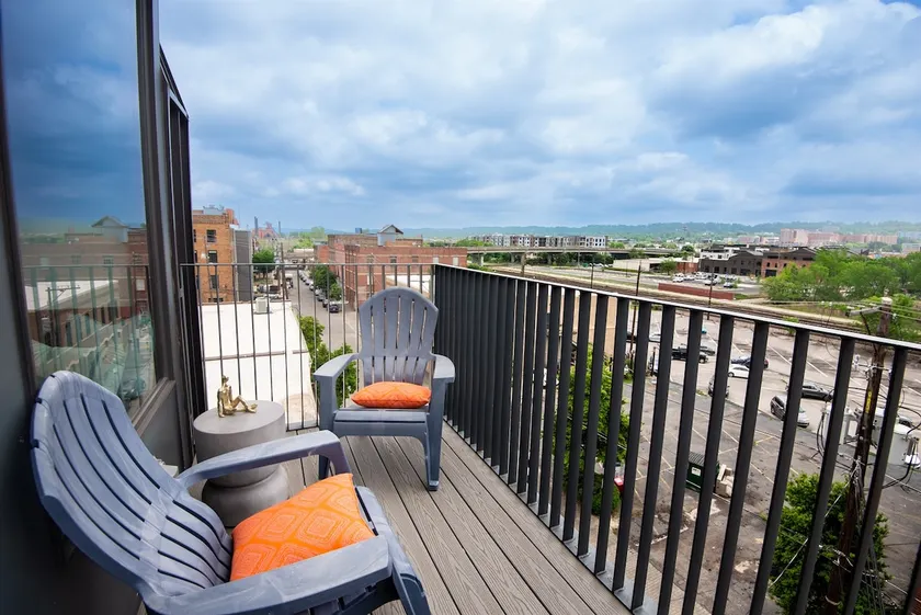 Birmingham Bright Stay - 1BR/Balcony/Walk Score 91 - Image 1