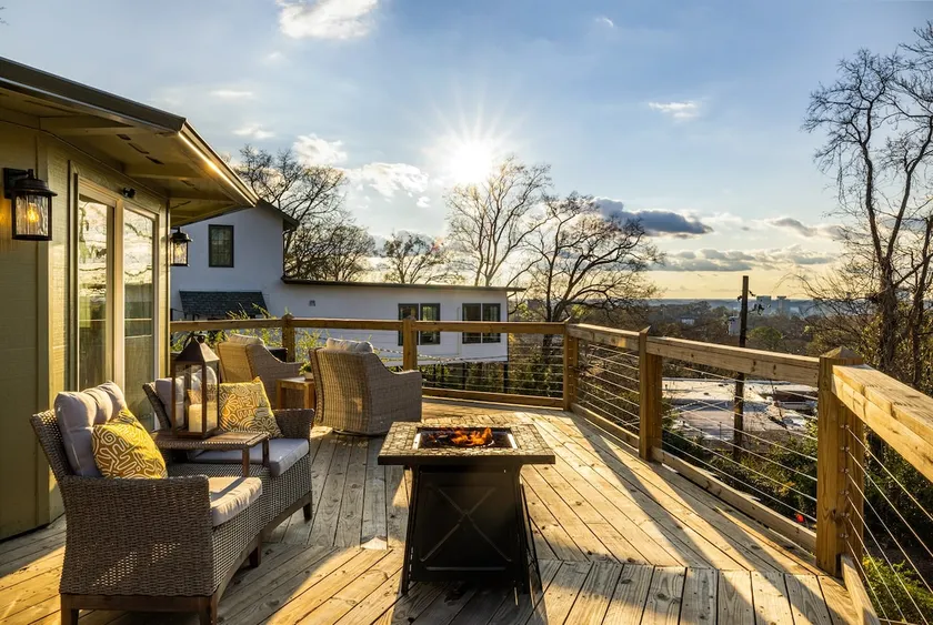 The Hobbit House - City Views/Deck & Patio/Firepit - Image 1