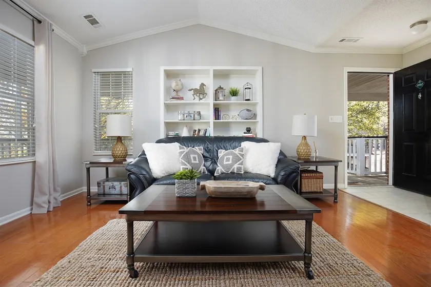Morning Sun Escape- 3 Bedrooms, King Beds, Balcony - Image 1