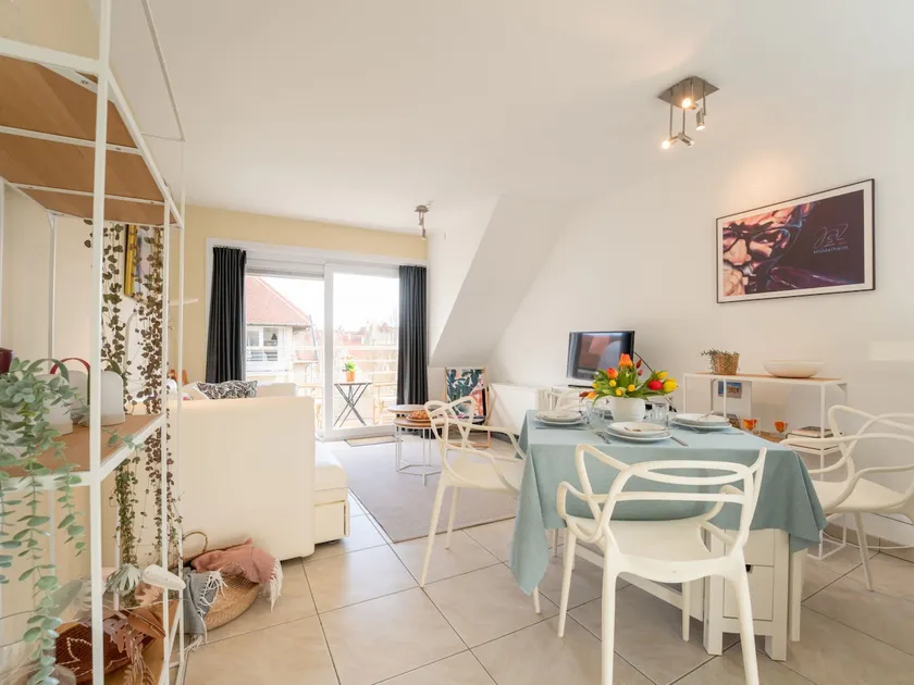 Appartment with beach cabine and parking - Image 1
