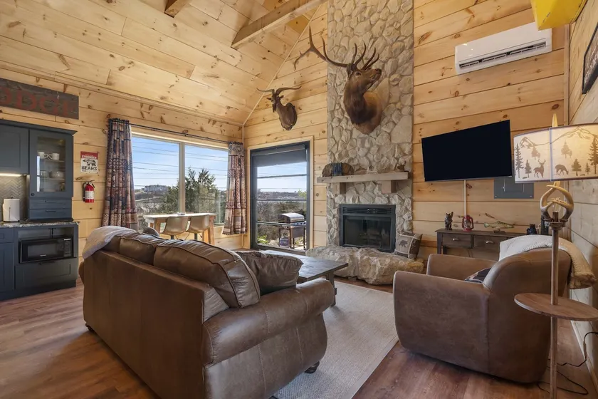 Elk Lodge Cabin for 4! - Image 1
