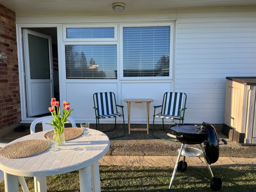 Beach Chalet - 2 Bedrooms - 4 Guests - Parking - Image 1