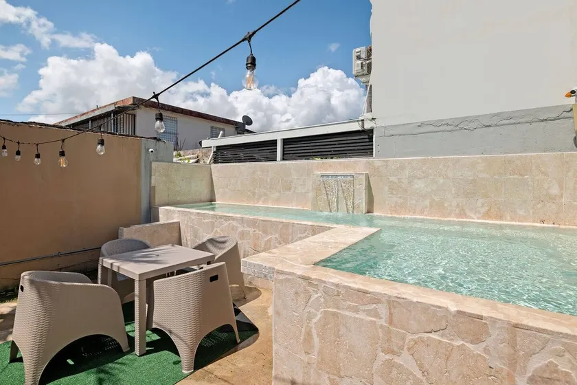 Family Home With Pool Near to The Airport and Solar Panel - Image 1