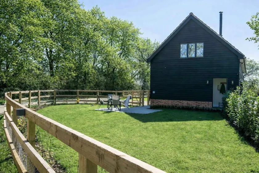 Barney's Barn - Image 1