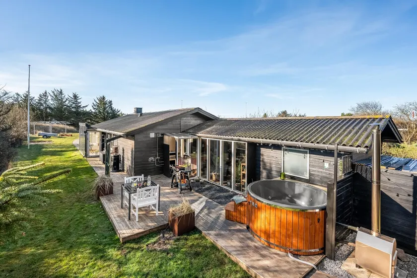 Lovely holiday home with a wilderness bath, close. - Image 1