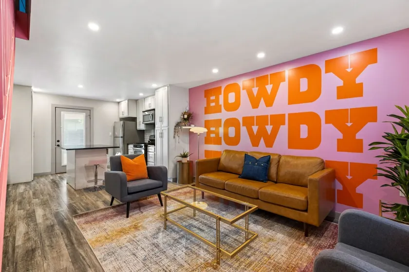 Ladybird Pink Palace SoCo Dream Townhome! - Image 1