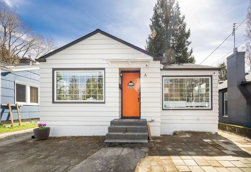 Modern 2br Retreat W Maple Leaf Uw&Park - Image 1