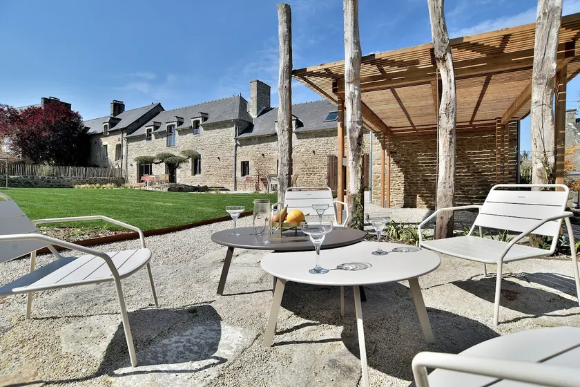 Family Spirit - Large Garden - Image 1