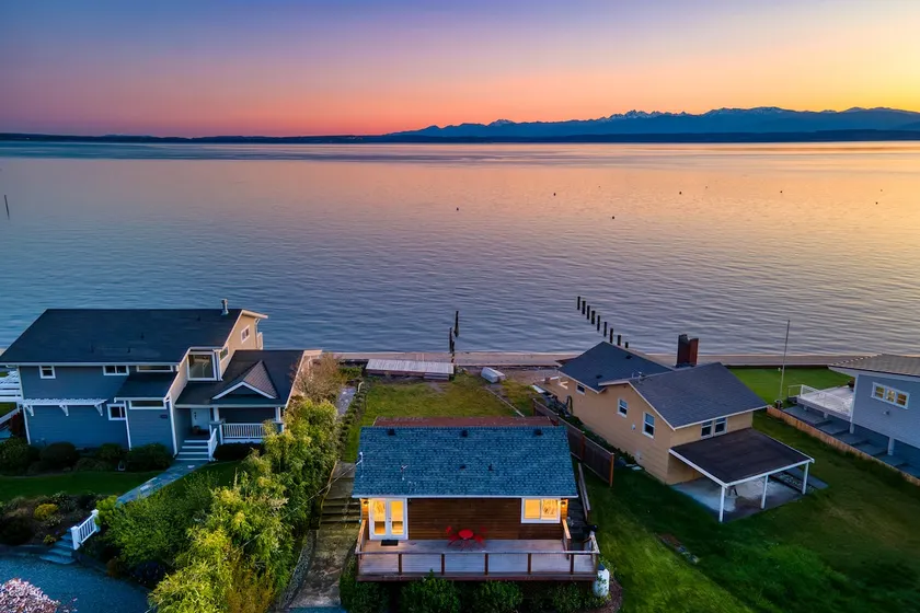 Cozy Whidbey Island Home | Steps on the beach - Image 1