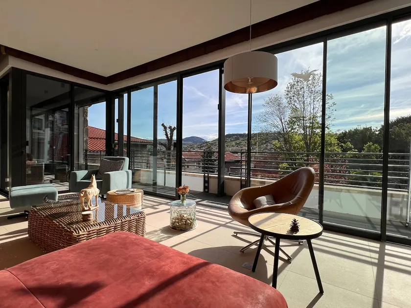 5-star rated, upper town, garage, and terrace - Image 1