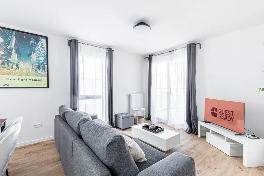 CityHome - Sunny Retreat Minutes from Paris - Image 1