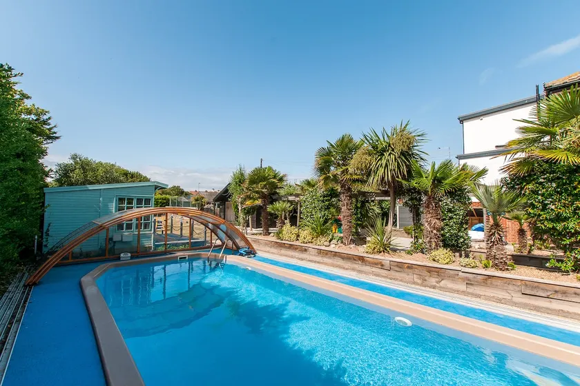 Botany Bay Beach House - Sleeps 8 - Stunning Sea Views - Image 1