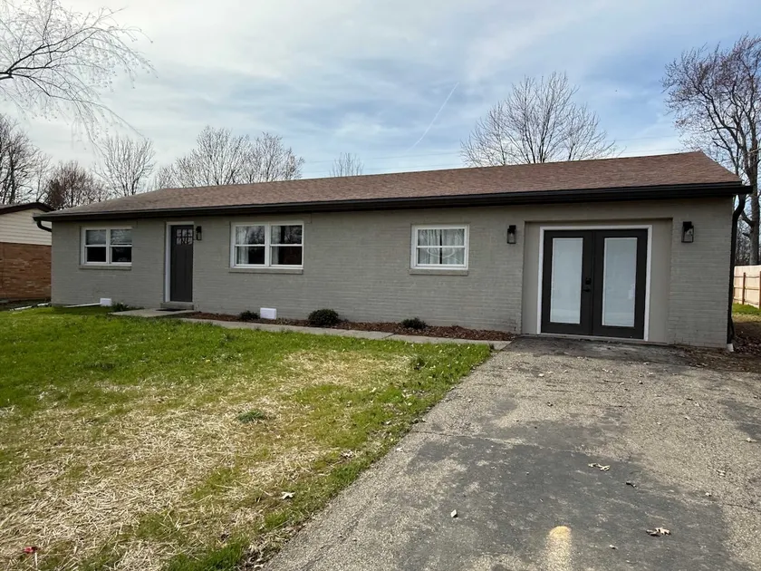 Updated home connected to Veterans Memorial Park - Image 1