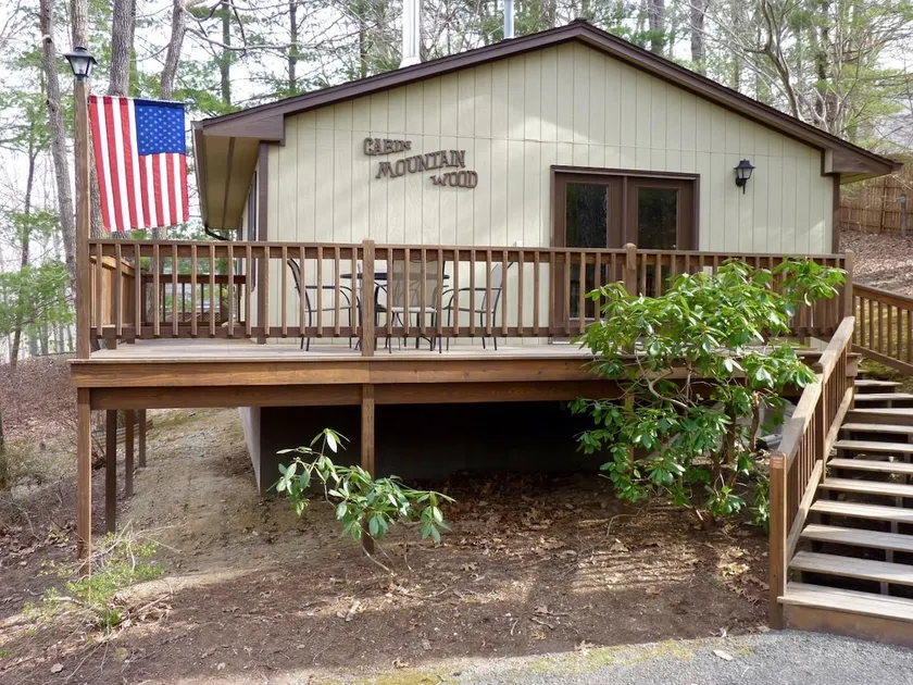 Pet Friendly Three Bedroom in Blue Ridge Mountains - Image 1