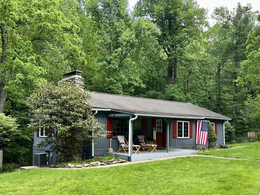 Pet Friendly 3 Bedroom Cabin - Image 1