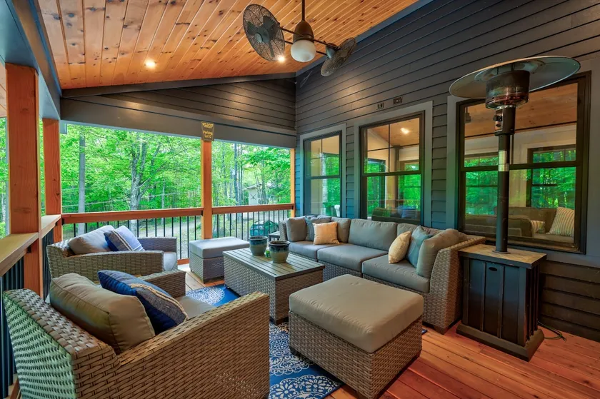 Family-Friendly Chalet: Hot Tub, Games, Fire Pit - Image 1