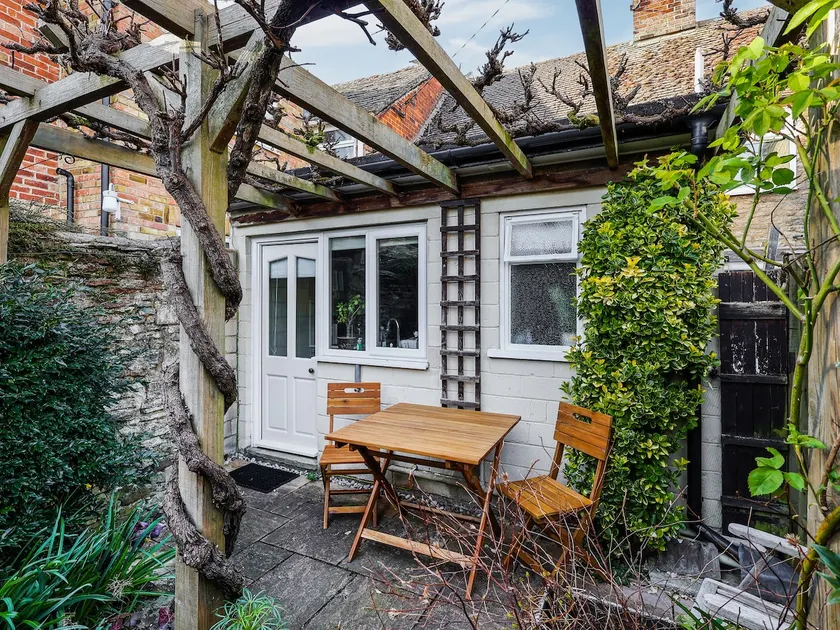 Cottage with garden | River view - Image 1