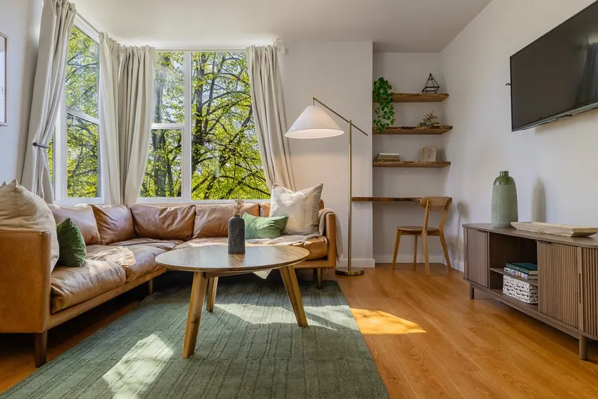 The Seaview Vista| Stylish 2BD w/Rooftop Views - Image 1
