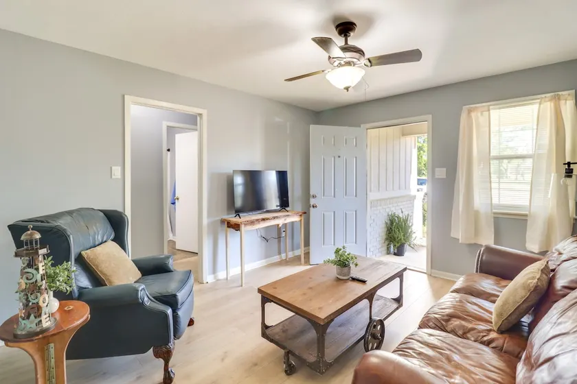 Walk to Eats & Entertainment: Home in Brookhaven - Image 1