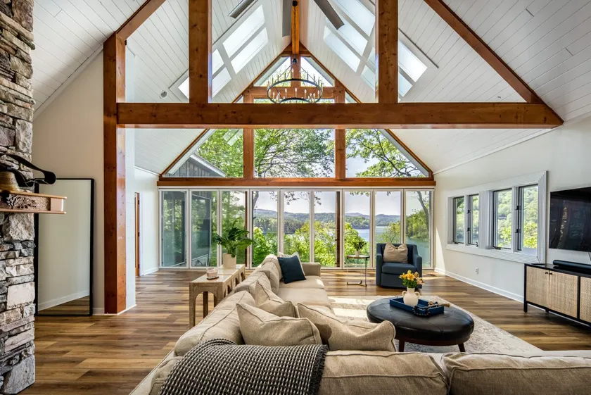 4BR Lake View Retreat | 4,000sqft | Sleeps 12 - Image 1