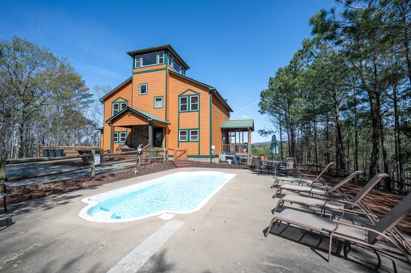 Poolside Mountain Retreat- Luxury Family-sized - Image 1