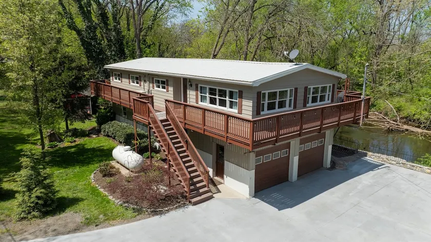 Riverfront Stay |Deck, Views & Outdoor Living - Image 1