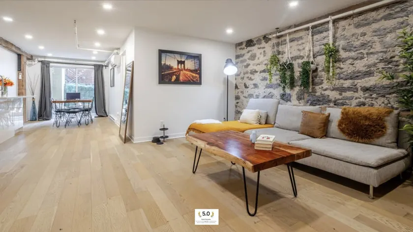 Portly Charm: Chic 2BR Condo in MTL Old Port - Image 1