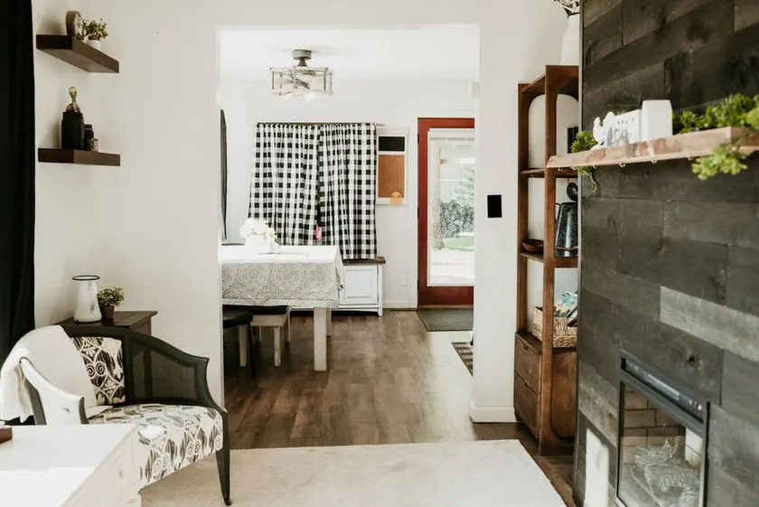 Centrally located ”Perch Lake Bungalow” w/Hot-tub! - Image 1