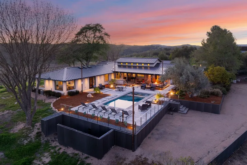 Wine Country Estate w/ Pool, Hot Tub The Residence at Truss Wines by Avantstay - Image 1