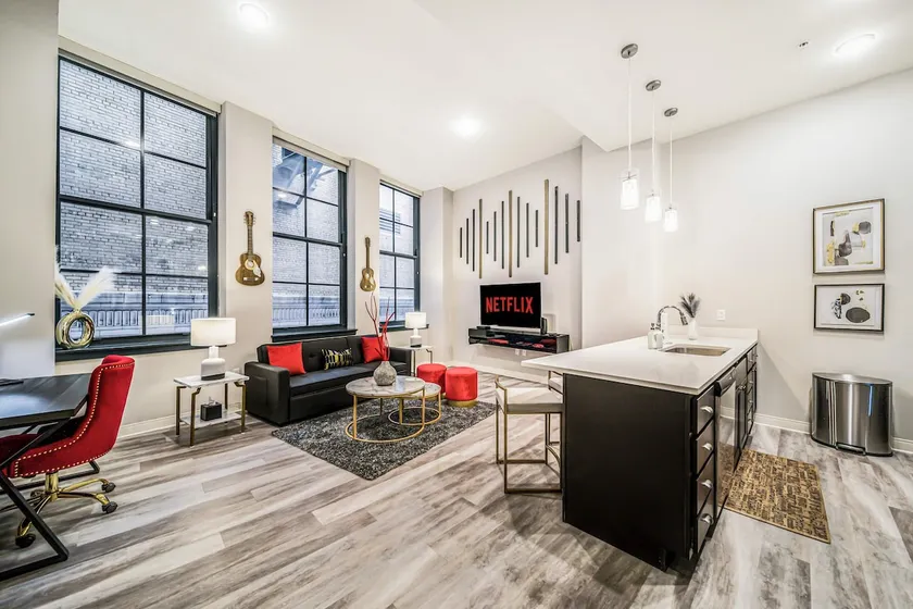 Rock & Roll Flat w/ Indoor Pool+Sauna+Gym•Downtown - Image 1