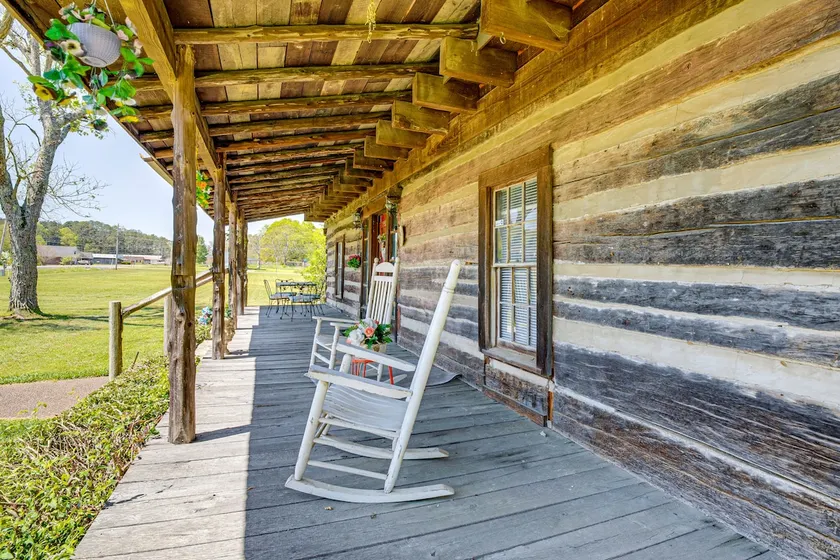 Pet Friendly Hollywood Cabin Apartment Near Lake - Image 1