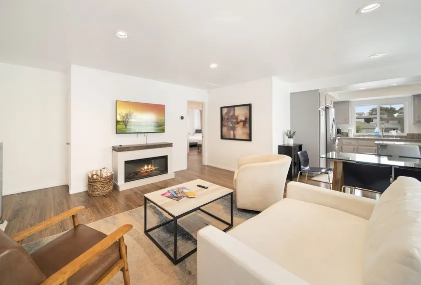 Bay Breeze Hideaway - Image 1